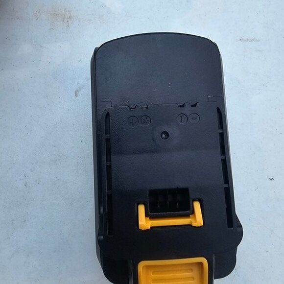 Chicago Electric Power Tools Hand Saw Detachable Battery - Picture 7 of 9